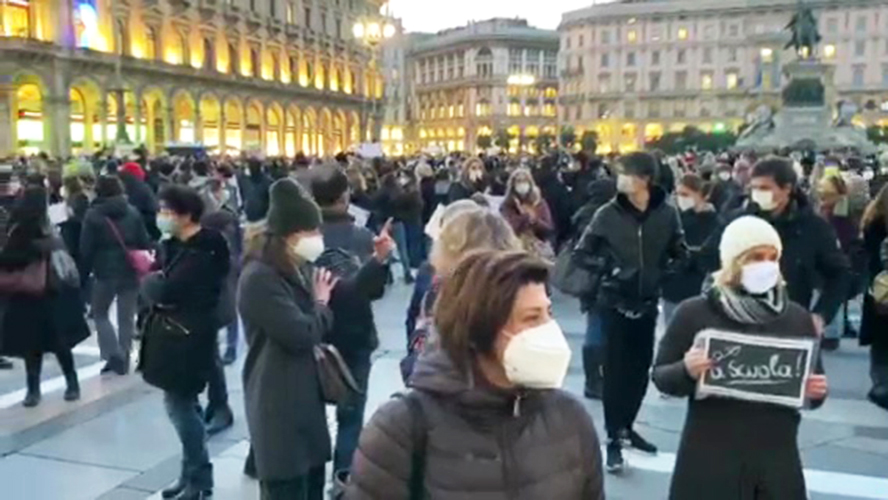 Studenti piazza DuomoB 20210108