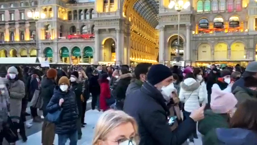 Studenti piazza DuomoD 20210108